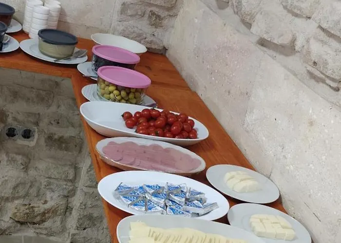 Aysultan Stone House * 乌奇希萨尔