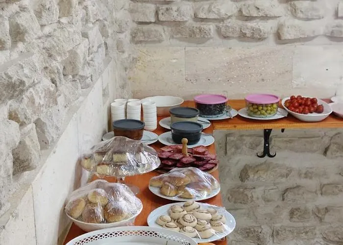 Aysultan Stone House * 乌奇希萨尔